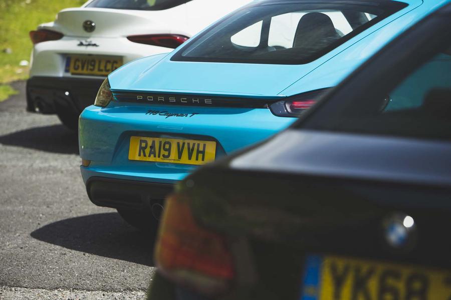 跑车对决，Toyota Supra 对阵 BMW M2 Competition 和 Porsche 718 Cayman