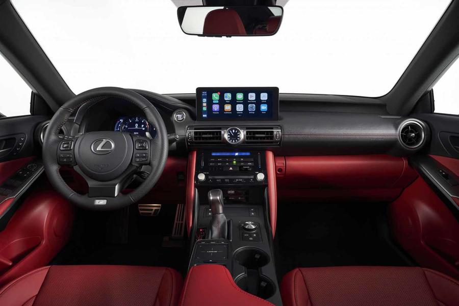Here is the generated Chinese title:，新款Lexus IS 搭载新设计、新科技和升级底盘