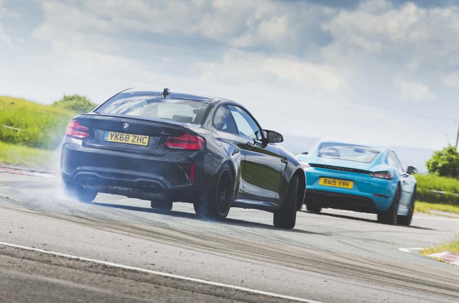 跑车对决，Toyota Supra 对阵 BMW M2 Competition 和 Porsche 718 Cayman