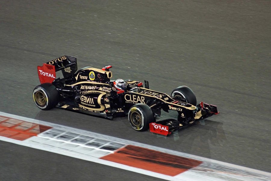 Here is the generated Chinese title:，F1传奇的离去， Kimi Räikkönen 的告别赛道生涯