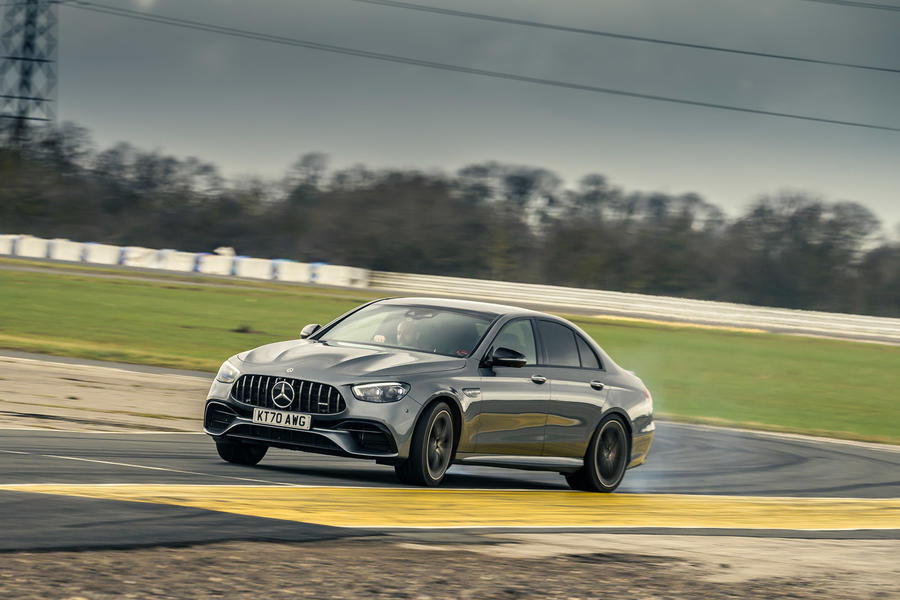 超级轿车枪战：宝马M3 VS AMG E63和阿尔法朱利亚QV