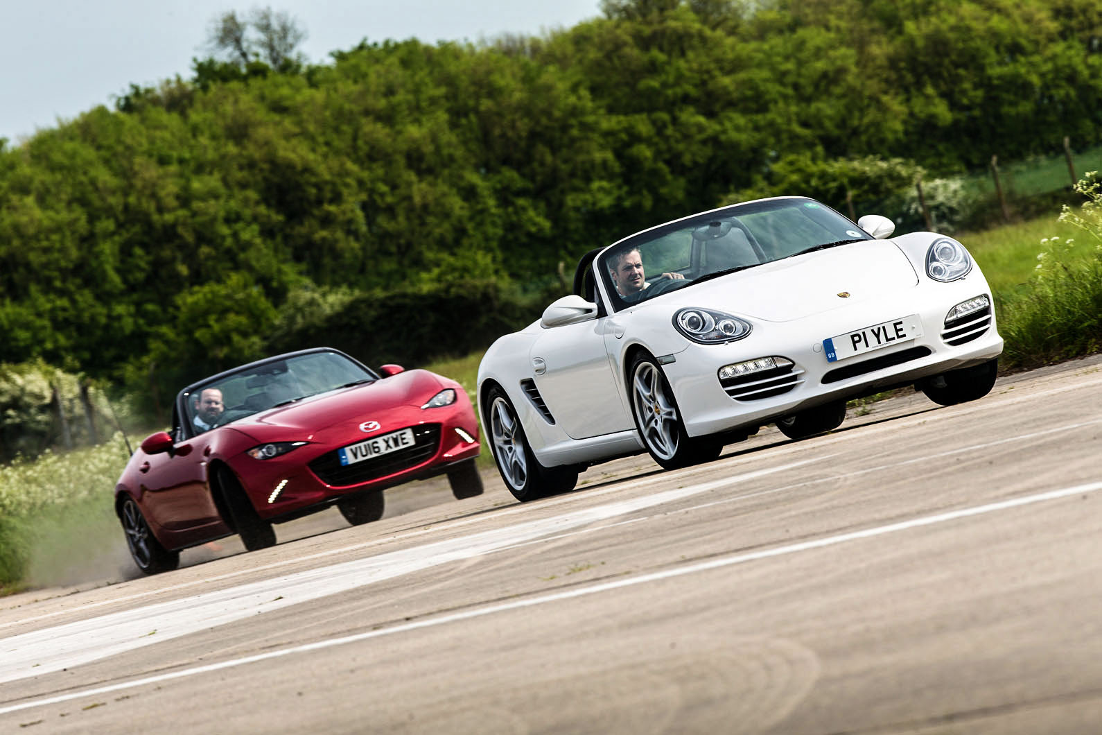 MK4马自达MX-5与二手保时捷Boxster 987：跑车比较