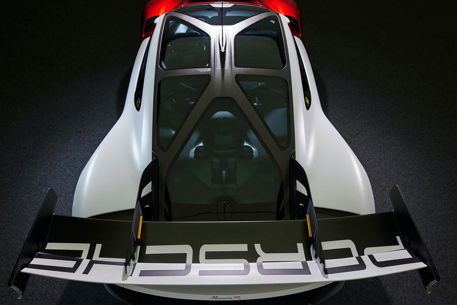 PORSCHE Mission R，未来电动赛车的.bold尝试