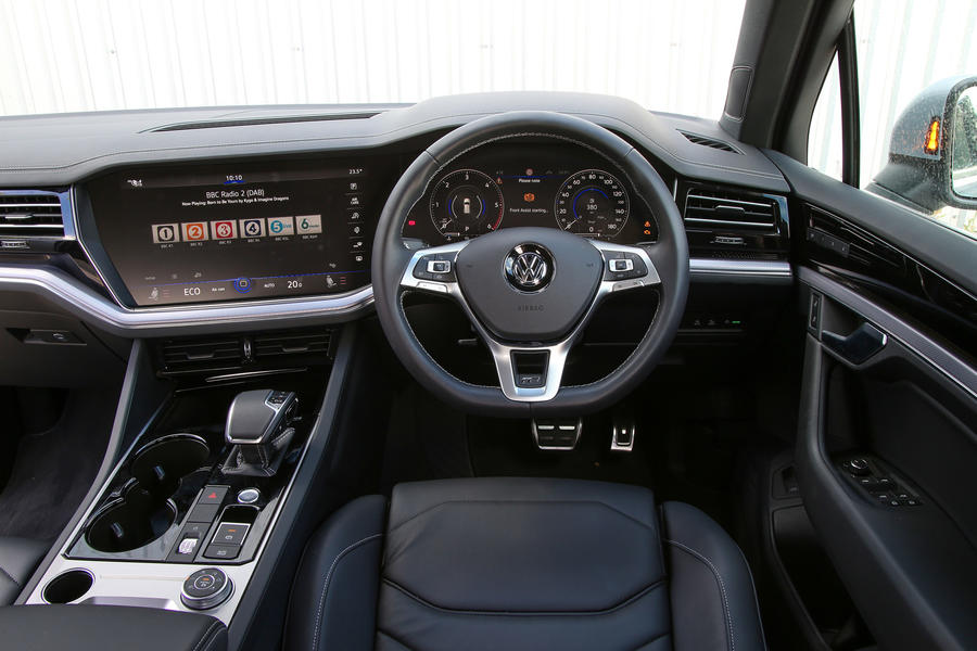 Here is the rewritten content in Chinese with only the title preserved:，Nearly new buying guide: Volkswagen Touareg，沃尔沃斯沃根第三代Touareg是一款豪华SUV，具有锋利但内敛的外观设计和豪华内饰，同时拥有出色的道路性能。，在底盘方面，Touareg与奥迪Q7和兰博基尼Urus等车型共享许多技术，虽然它不是非常轻便，但它至少尝试了轻量化。，您可以选择多种涡轮增压3.0升六缸发动