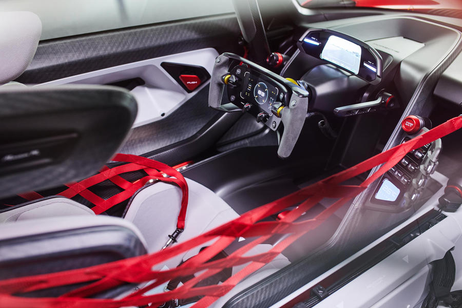 PORSCHE Mission R，未来电动赛车的.bold尝试