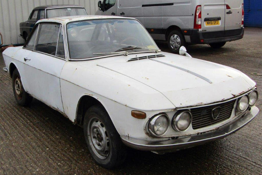 浪漫吸引力的老式拉达，1975年Lada 1200Awaiting Your Arrival
