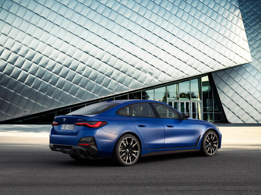BMW i4 挑战 Tesla Model 3，续航里程达 367 英里
