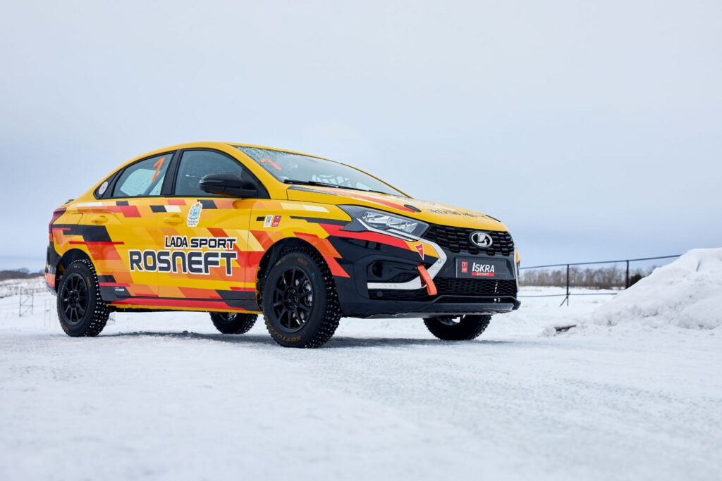 Lada Iskra参加冰上赛车,升级173马力和底盘 Lada Iskra参加冰上赛车,升级173马力和底盘